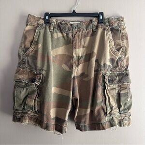 American Eagle Brown Camo Y2K Cargo Shorts Mens 38 Classic Length Distressed